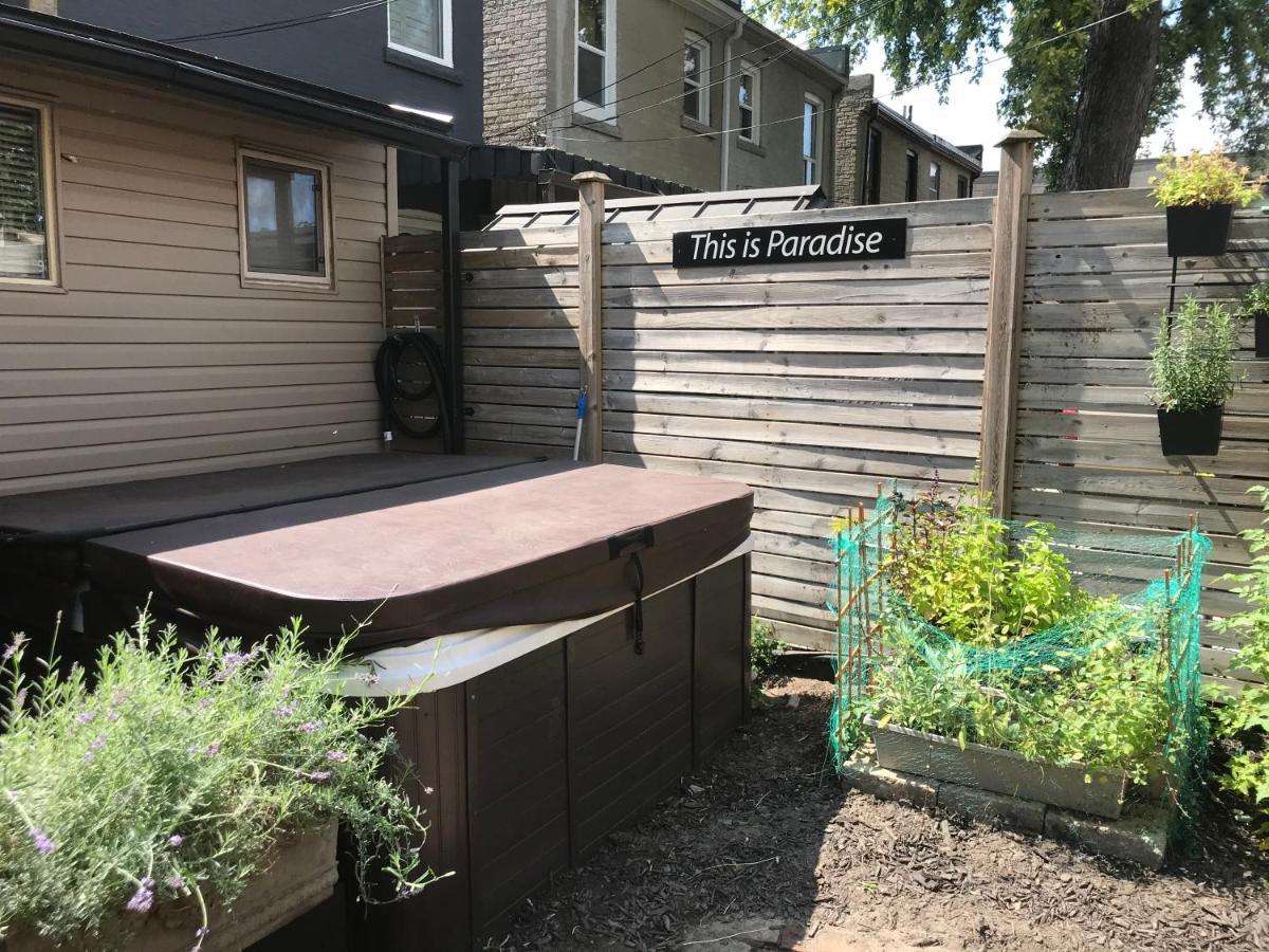 Love-Nest With Private Hot Tub Toronto Exterior photo